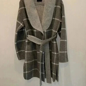 Excellent condition 90% wool 10% cashmere theory wrap coat!!